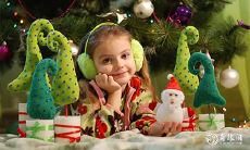 如何受到中午12点出生的女孩与男孩命运的不同影响?