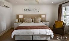 如何根据风水学原理布置孩子卧室的房间,以及在卧室里放置书桌的注意事项?