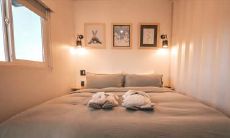 在卧室里睡觉时,您认为将头朝向西方有利吗?而如果在卧室门上挂一些特定的物品,会不会转运?