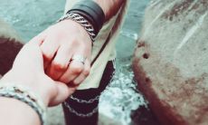 探究生肖男马和生肖女马的婚姻之路: 从相互吸引到长久和谐的秘诀