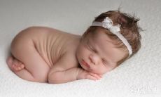 挥舞着字体,点亮创意灵感!100个个性化的摇字名字,附加独具特色设计的提手旁字体选择推荐!