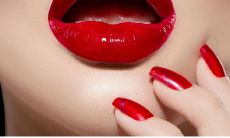 身兼手相大师的女孩,被誉为聚财之手,其独特手心凹陷引发社会热议