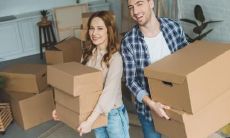 夫妻共眠中,男方应选哪一侧? 婚床布置大揭秘!