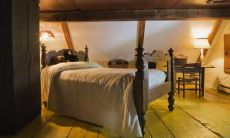 破解属狗人卧室风水之谜:如何选择适合属狗的房间方向?