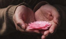 女性手相解析:掌纹分析9种手相,带给你好运的手长什么样?