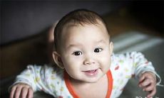 如何给2023年闰二月廿五出生、五行缺金的男孩或女孩取一个与五行缺陷相补的名字?