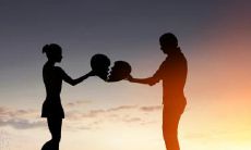 如何正确摆放床的图片解释,避免卧室对门不当摆放所带来的影响?