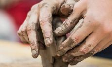 探讨女人命运的手相学:手大是否代表命苦?命苦手相特征有哪些值得了解!