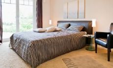 床头朝向的重要性:为什么靠东南的床头更好,而床头朝向的禁忌需要注意?