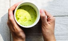 在办公室摆放茶台时,应该考虑朝向的讲究有哪些?