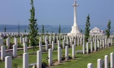 在选择墓地时要注意的朝向有哪些因素?如何判断好的墓地?