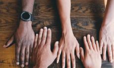 手相学上,双手断掌纹是否好?这种手相异常现象罕见吗?