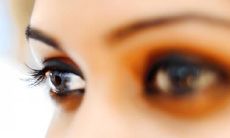 通过面相解析,揭示女性眼睛大小与水分含量之间的关联,拥有水汪汪大眼睛的女性特质和性格分析