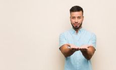 男人眉中心部位的痣究竟有何寓意?一探眉中痣的相学解析