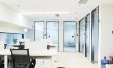 请问您观察到我身上成一条线的三个红痣吗?它们的位置和出现是否应该引起注意?