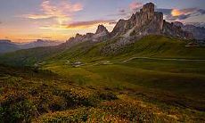 在居室中,若存在两个阳台相对,可能会导致穿堂煞的产生,而如何化解这一问题则需要掌握一些相关的方法技巧