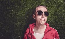 男人左眼跳是什么意思?不同男人左眼皮的跳动与梦境解析