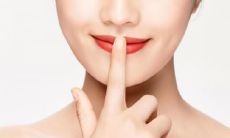 女性左肩胛后方长痣是否有利或不利?若不利,具体哪些方面应引起注意?