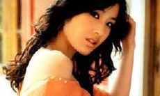 水瓶座女性的迷人卷发:探寻星座与发型之间的魔力