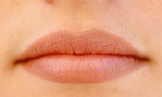 女性左眼下方的痣是一种美丽吉祥的标志吗?如何寻找最佳痣位?