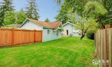 在农村中,院墙的西北角留有小门是否有益?另外,家居装饰中什么物品最能带来好运?