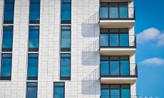 落地窗是否不应打开,因空气质量会受影响?探究落地窗的风水禁忌和潜在影响